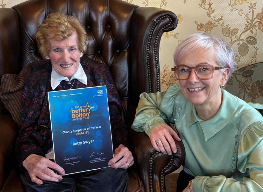Bolton NHS FT Chief Exec, Fiona Noden, presents a FABB Award certificate to Betty